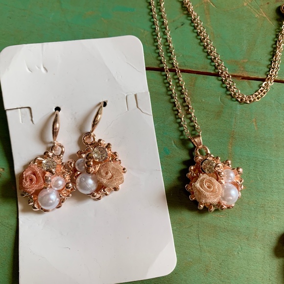NEW Rose Gold - Elephant Jelly Belly Necklace & Pearl Necklace & Earrings Set - Picture 3 of 6